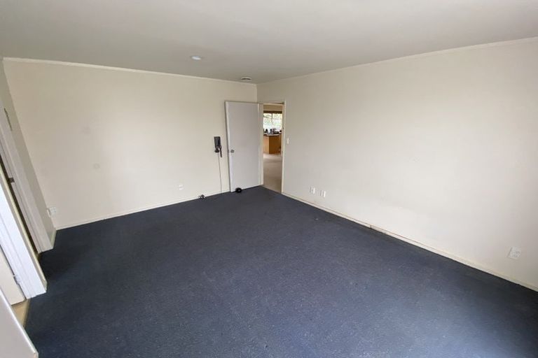 Photo of property in 324i West Coast Road, Glen Eden, Auckland, 0602