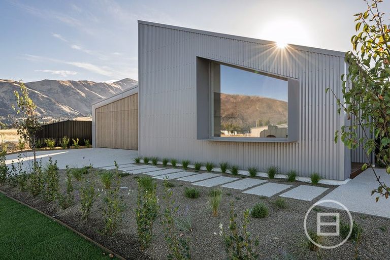 Photo of property in 3 Packer Road, Wanaka, 9382