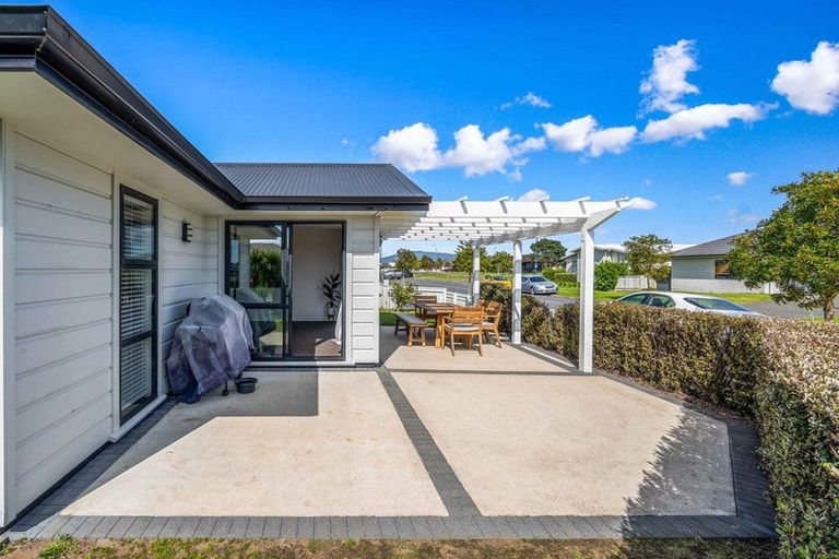 Photo of property in 14 Harding Drive, Papamoa Beach, Papamoa, 3118