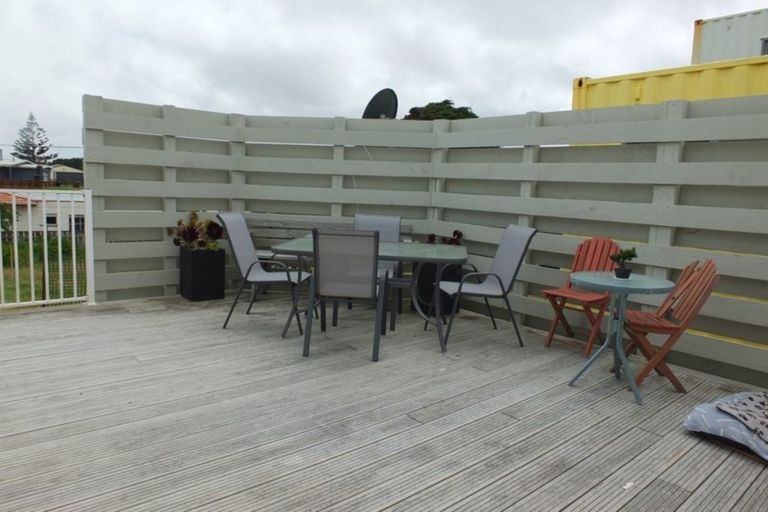 Photo of property in 35 Marine Parade South, Foxton Beach, Foxton, 4815