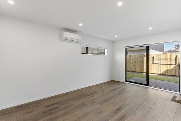 Photo of property in 22a Graham Avenue, Te Atatu Peninsula, Auckland, 0610