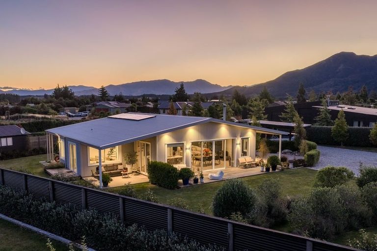 Photo of property in 21 Sam John Place, Lake Hawea, 9382