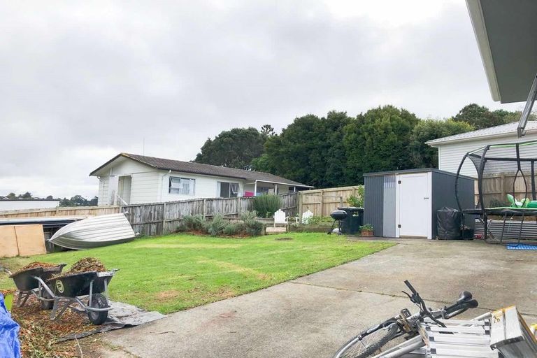 Photo of property in 22 Cedar Heights Avenue, Massey, Auckland, 0614