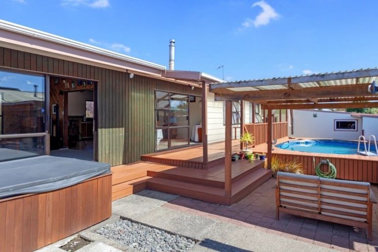 Photo of property in 2 Edgewater Grove, Whakatane, 3120