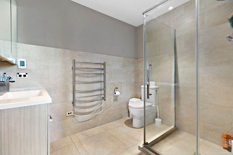 Photo of property in 41 Namsan Close, Fairview Heights, Auckland, 0632