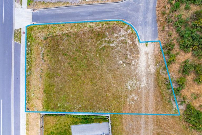 Photo of property in 25 Te Hoiere Street, Aotea, Porirua, 5024