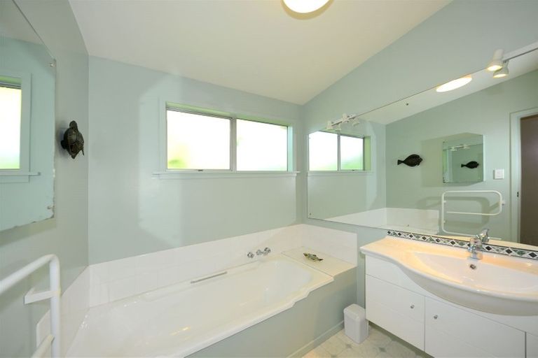 Photo of property in 15 Guinness Crescent, Ilam, Christchurch, 8041