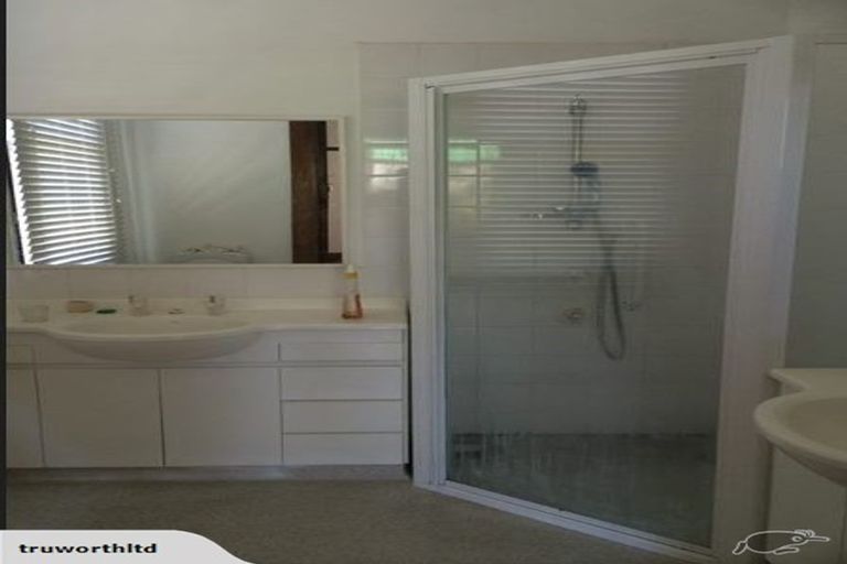 Photo of property in 2/4 Marine Terrace, Bayswater, Auckland, 0622