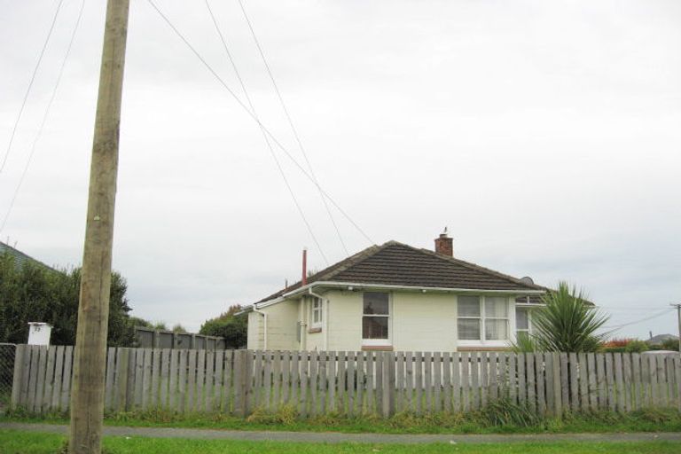Photo of property in 33 Paddington Street, Northcote, Christchurch, 8052
