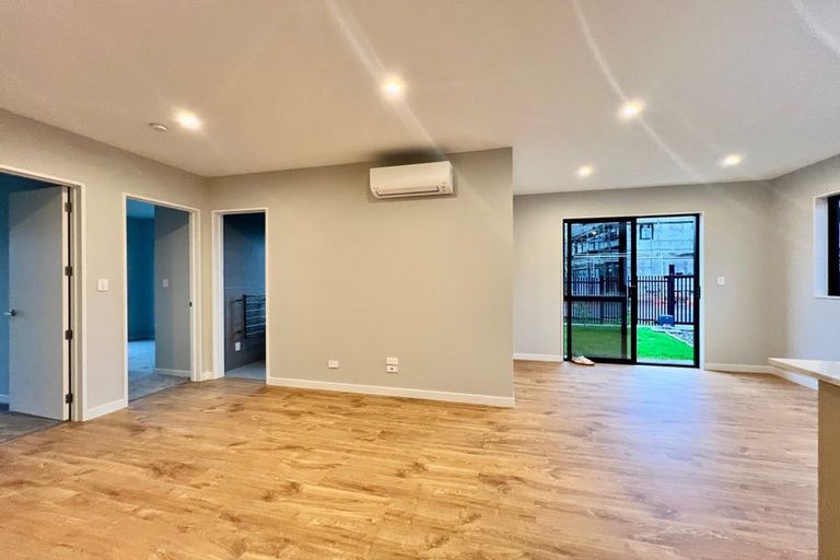 Photo of property in 16 Kiokio Place, Swanson, 0614