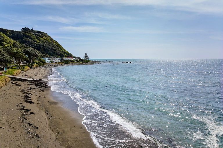 Photo of property in 5 Ocean Parade, Pukerua Bay, 5026
