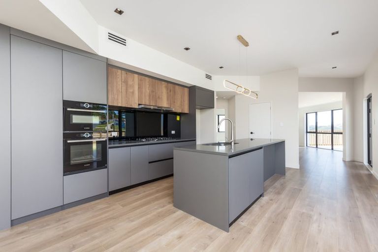 Photo of property in 1 Sunnyheights Road, Orewa, 0931