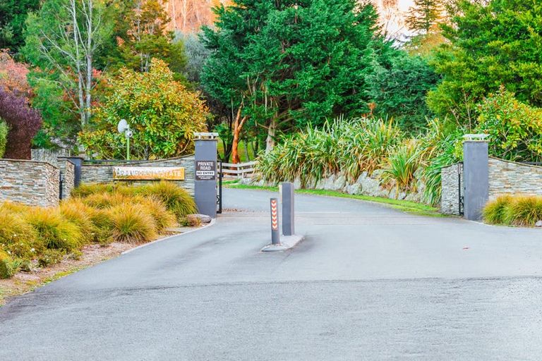 Photo of property in 5 Glendas Way, Acacia Bay, Taupo, 3385