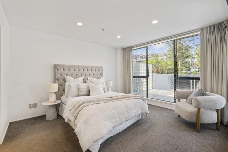 Photo of property in 175h Hurstmere Road, Takapuna, Auckland, 0622