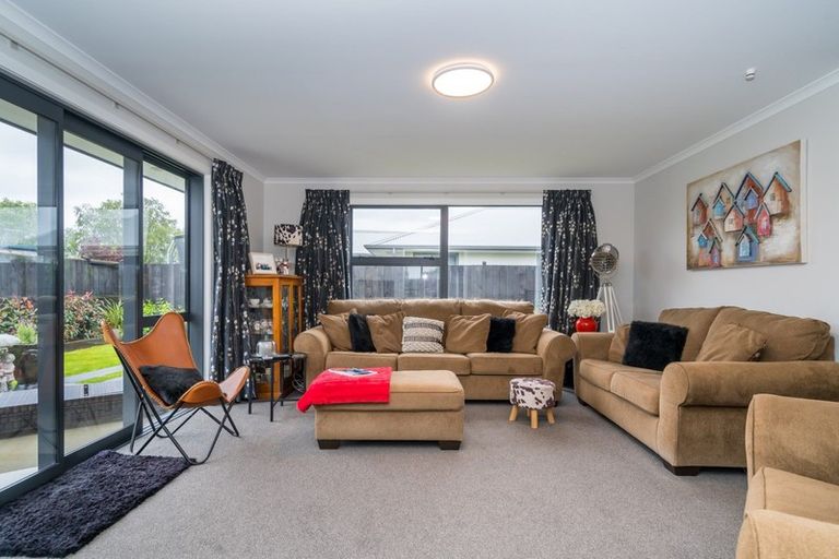 Photo of property in 13 Smiley Place, Mosgiel, 9024