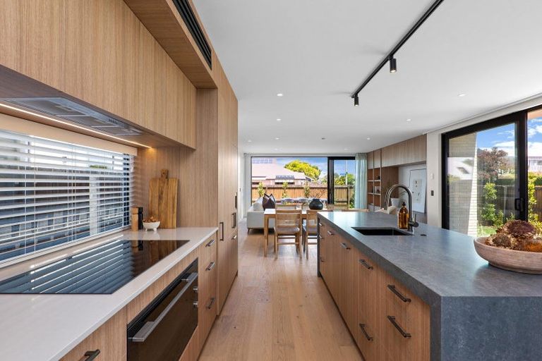 Photo of property in 152 Idris Road, Strowan, Christchurch, 8052