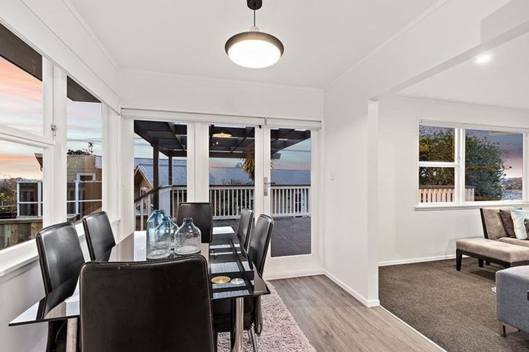 Photo of property in 27 Sunvue Road, Glen Eden, Auckland, 0602