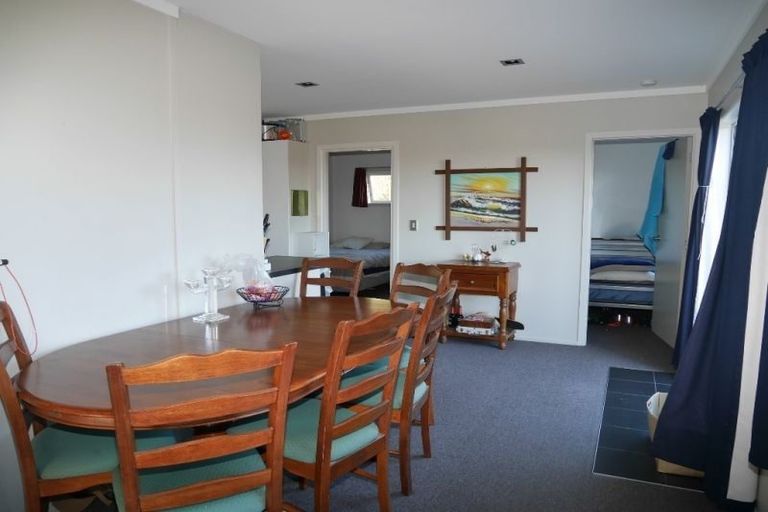 Photo of property in 15 Poneke Drive, Waikanae, 5036