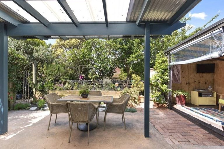 Photo of property in 13a Hanlon Crescent, Narrow Neck, Auckland, 0624