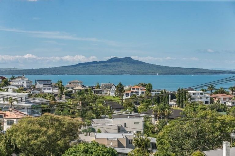 Photo of property in 2/33 Parr Terrace, Castor Bay, Auckland, 0620