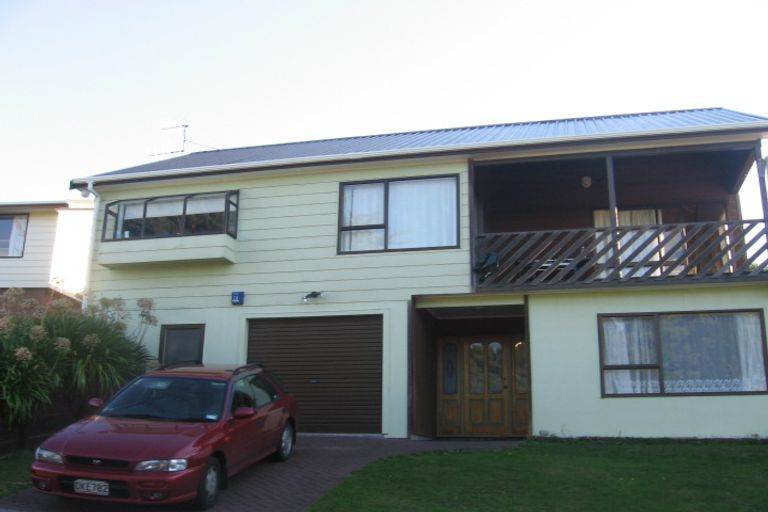 Photo of property in 12 Albatross Close, Whitby, Porirua, 5024