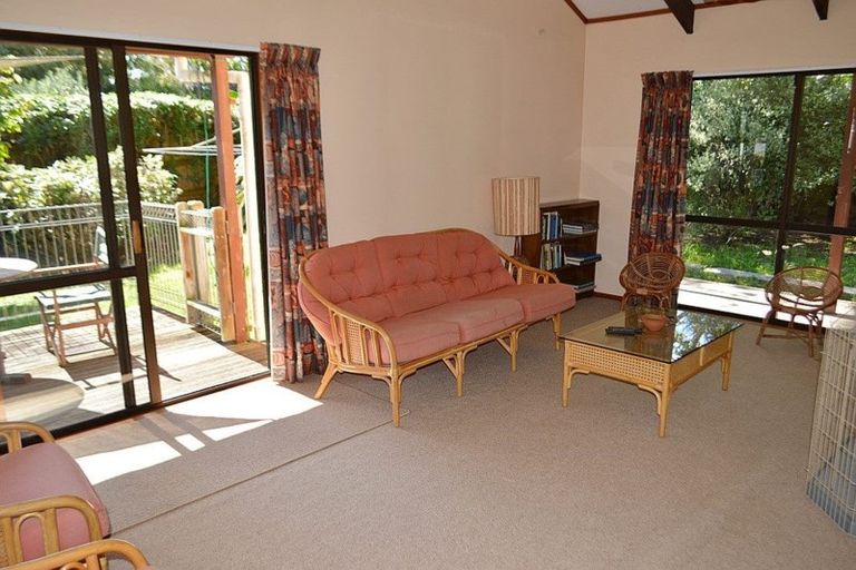 Photo of property in 32 Wi Pere Street, Manakau, 5573