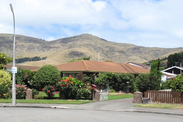 Photo of property in 5 Warner Place, Heathcote Valley, Christchurch, 8022
