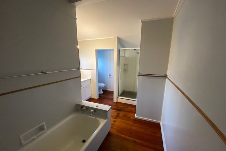 Photo of property in 18 Wood Street, Takaro, Palmerston North, 4410