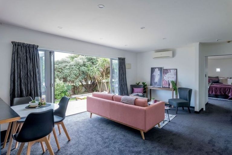 Photo of property in 52 Rutherford Drive, Waikanae Beach, Waikanae, 5036