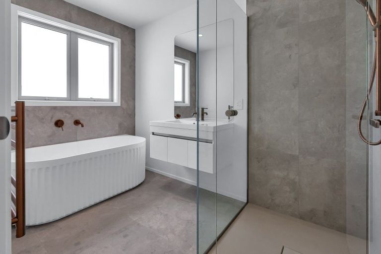 Photo of property in 111 Kaurinui Crescent, One Tree Point, 0118