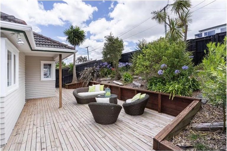 Photo of property in 1/40 Carlisle Road, Browns Bay, Auckland, 0630