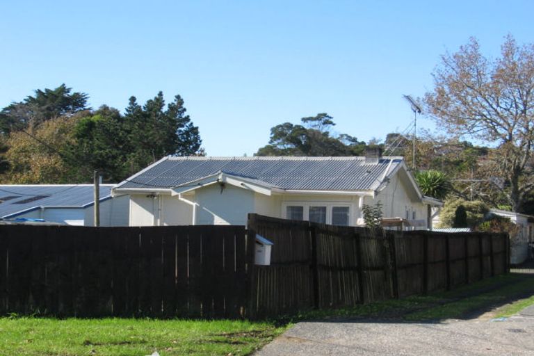 Photo of property in 1/93 Kaurilands Road, Titirangi, Auckland, 0604