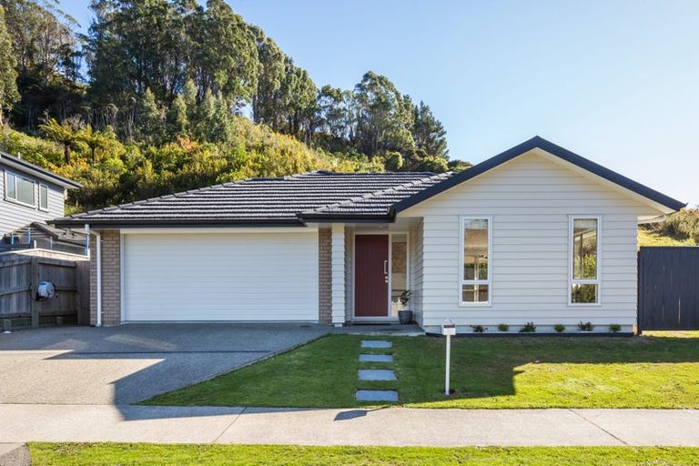 Photo of property in 31 Banks Boulevard, Whitby, Porirua, 5024