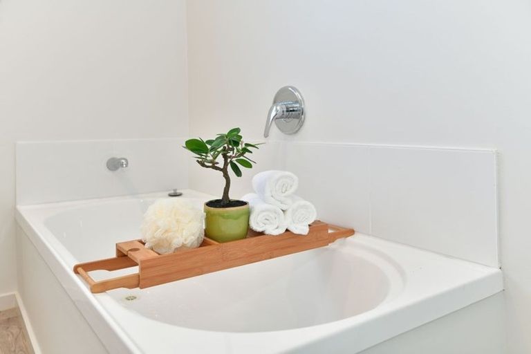 Photo of property in 2/77 Marlborough Avenue, Glenfield, Auckland, 0629