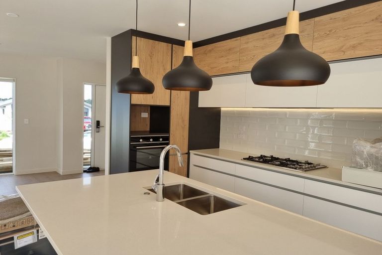 Photo of property in 89 Vinistra Road, Kumeu, 0810