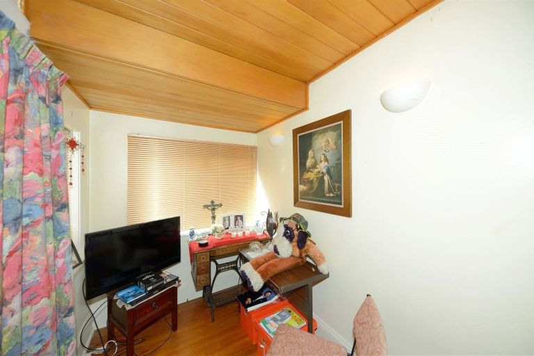 Photo of property in 82 Avonhead Road, Avonhead, Christchurch, 8042