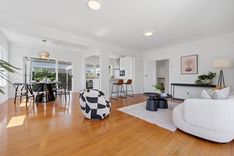 Photo of property in 1/35 Bradbury Road, Botany Downs, Auckland, 2010