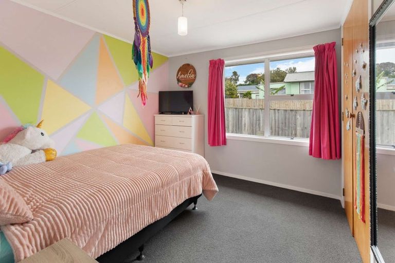 Photo of property in 85 Riversdale Drive, Merrilands, New Plymouth, 4312