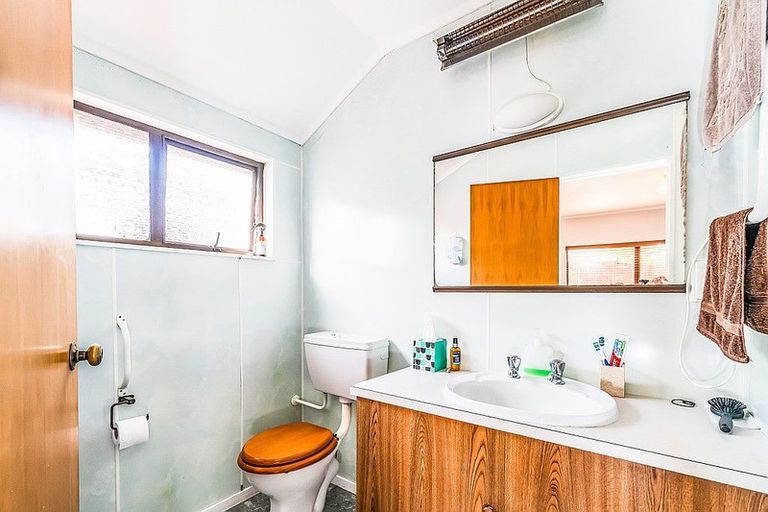 Photo of property in 24 Tiverton Crescent, Whalers Gate, New Plymouth, 4310