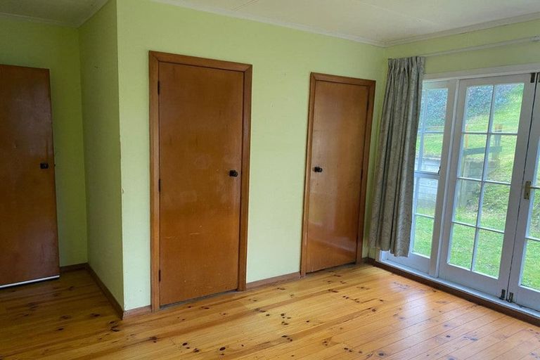 Photo of property in 49 Davidson Crescent, Tawa, Wellington, 5028
