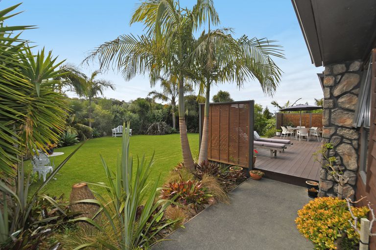 Photo of property in 2 Wonderview Road, Leigh, 0985