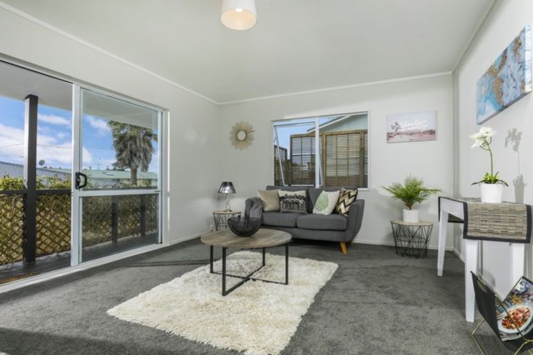 Photo of property in 2/284 Rangatira Road, Beach Haven, Auckland, 0626