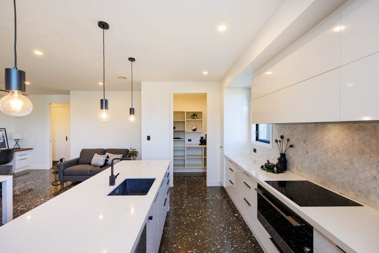 Photo of property in 2 Waimarama Court, Roslyn, Palmerston North, 4414