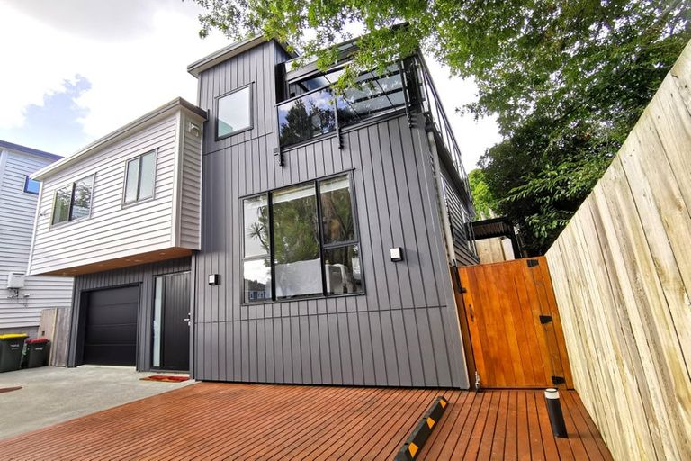 Photo of property in 57e Hogans Road, Glenfield, Auckland, 0629