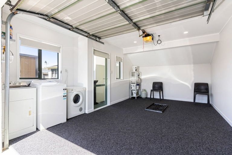 Photo of property in 201 Ocean Road, Whangamata, 3620
