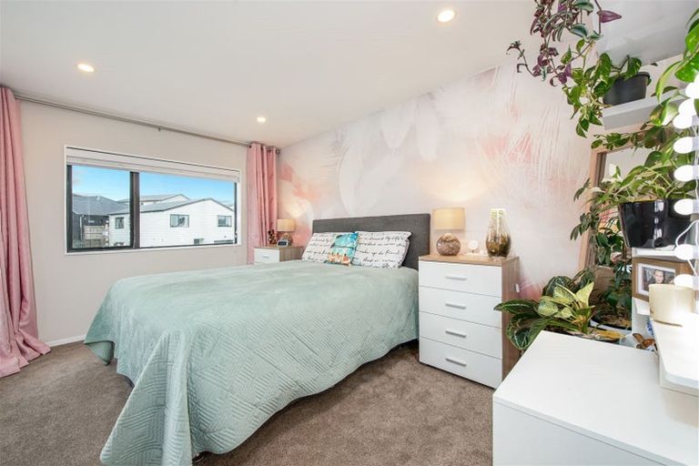 Photo of property in 11 Kaimai Avenue, Massey, Auckland, 0614