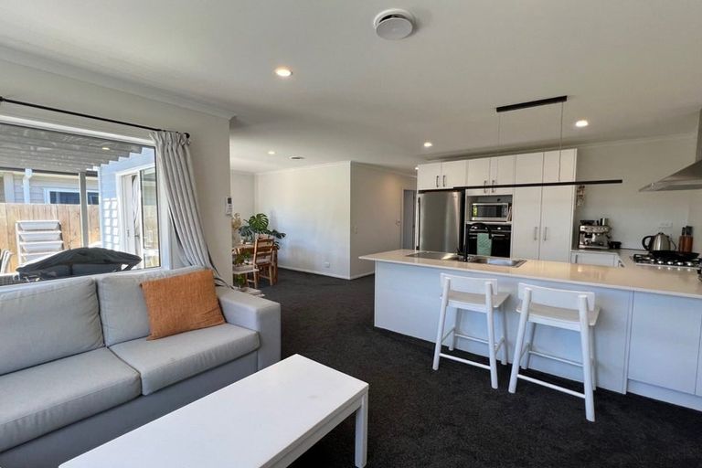 Photo of property in 33 Katipo Road, Takanini, 2112