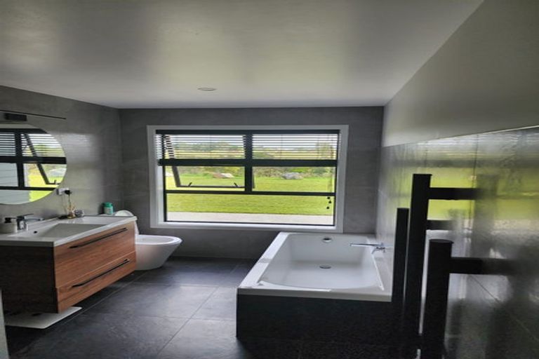 Photo of property in 49 Johnstone Drive, Fitzherbert, Palmerston North, 4410