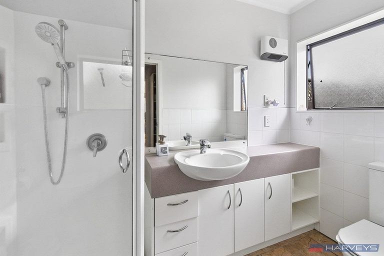 Photo of property in 28 Lemonwood Place, The Gardens, Auckland, 2105