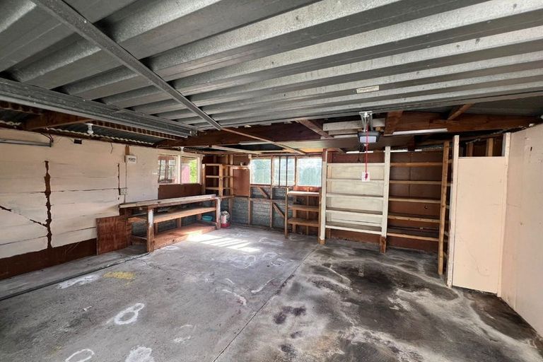 Photo of property in 31 Essex Street, Te Atatu South, Auckland, 0610